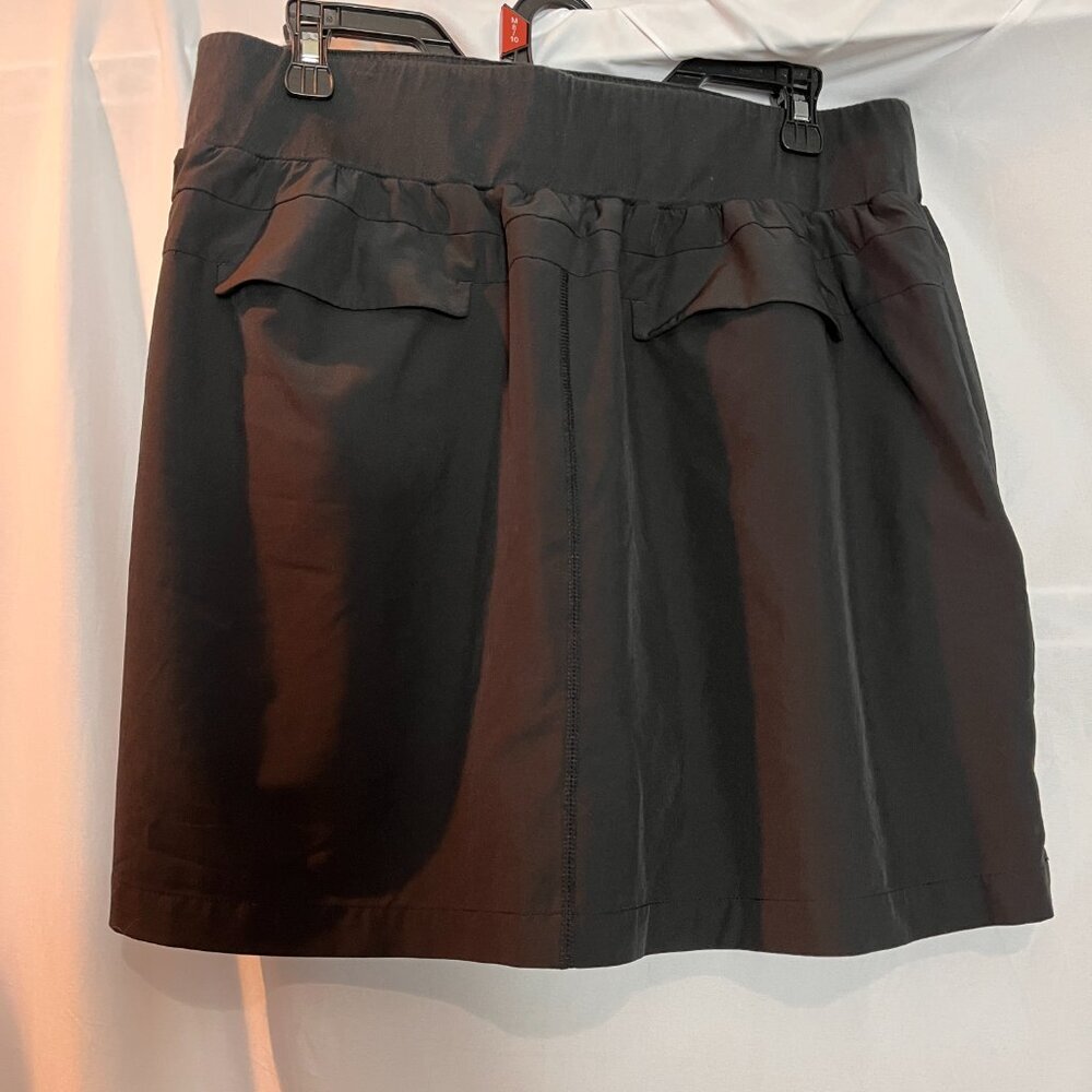 Women's Black Quince Performance Tech Skort, Size L - Picture 4 of 9